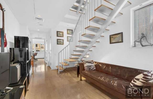 534 West 42nd Street - 534 West 42nd Street, New York City, NY 10036