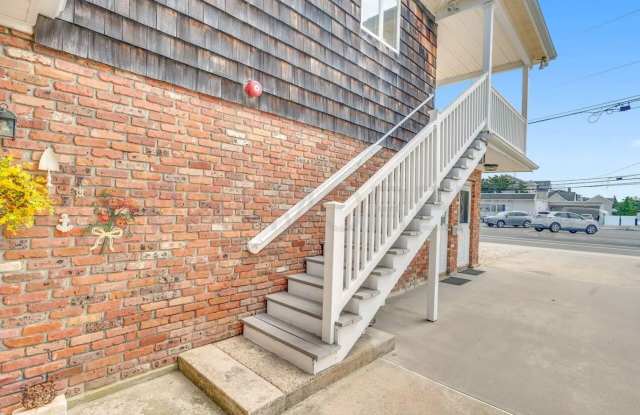 905 SW Central Avenue Gallery 2