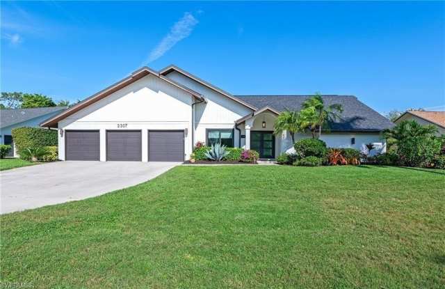 2307 Queens Way photos photos