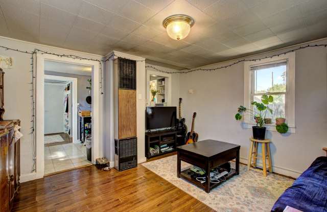 1915 W Madison Gallery 3