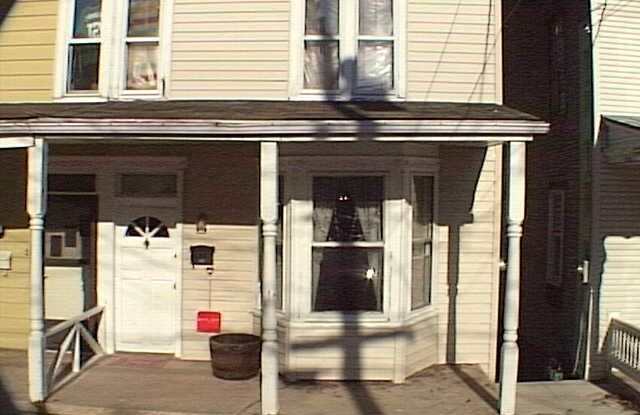 33 W. GAY STREET - 33 West Gay Street, Red Lion, PA 17356