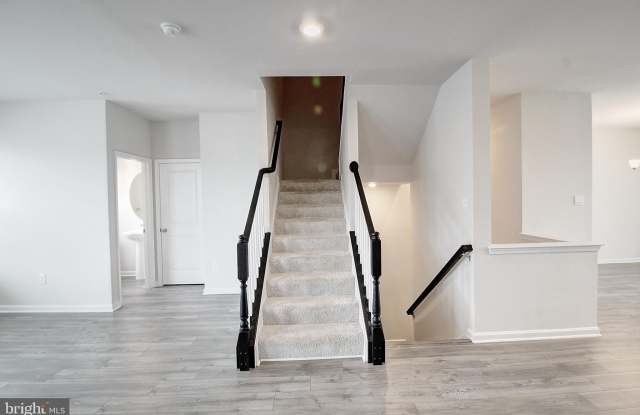 470 TILLER ST photos photos