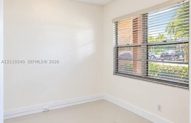 500 SW 130th Ter Gallery 4