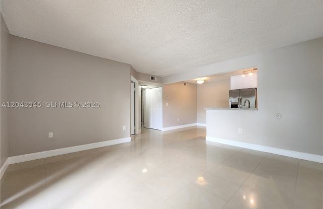 251 Palm Cir W Gallery 3