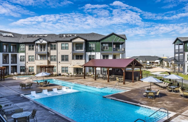 Larkspur Creekside Age 55+ Apartment Homes Gallery 2
