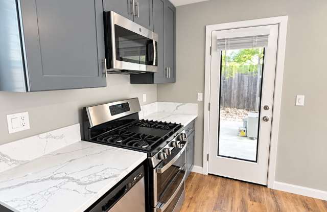 Rare 4-Bedroom, 4-Bathroom Home Near Campus with a Great Courtyard! Gallery 3