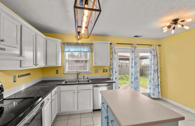 3 Bedroom Single Family Home in Popular Lexington Neighborhood - 1160 Red Stone Drive, Lexington, KY 40509 3 Bedroom Single Family Home in Popular Lexington Neighborhood - 1160 Red Stone Drive, Lexington, KY 40509