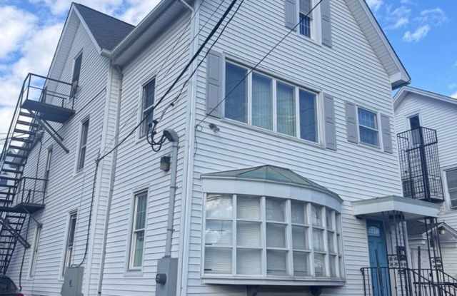 Spacious single family home in the heart of Danbury City Center Gallery 1