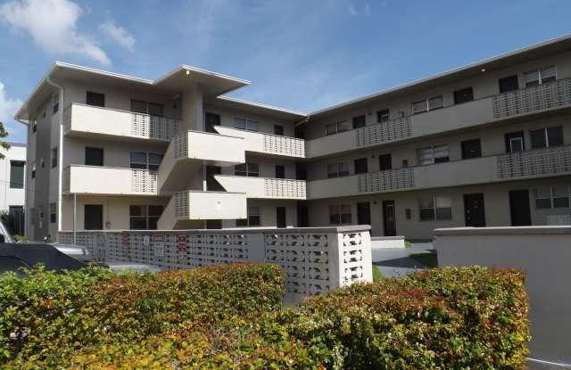 GROUND FLOOR Next to UM Hospital! One Bedroom Ground Floor Gallery 2