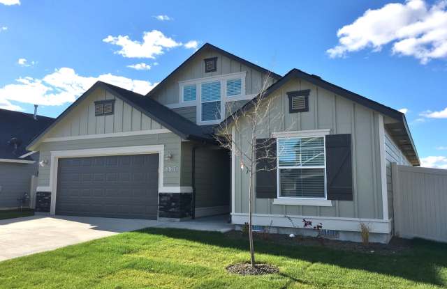 Beautiful home with 3bd 2ba and bonus room. Located in the Irvine Subdivision, just off  Chinden and Linder. photos photos