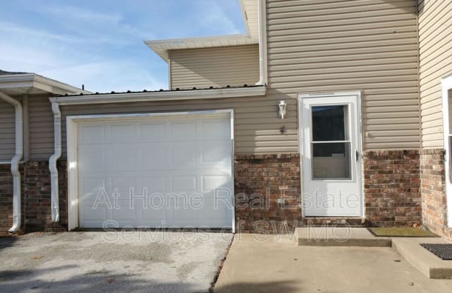 625 W Meadowview Gallery 1