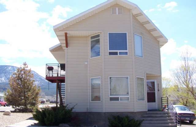 3 Bedroom 2 Bathroom Top Apartment photos photos