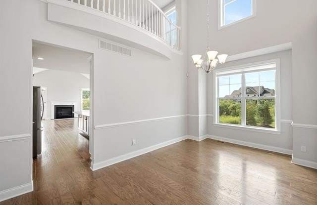 3017 N SPURWAY Drive Gallery 3