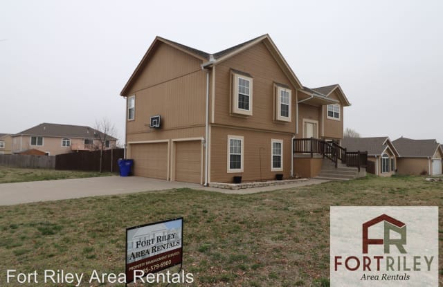 2703 Valley Dr. - 2703 Valley Drive, Junction City, KS 66441