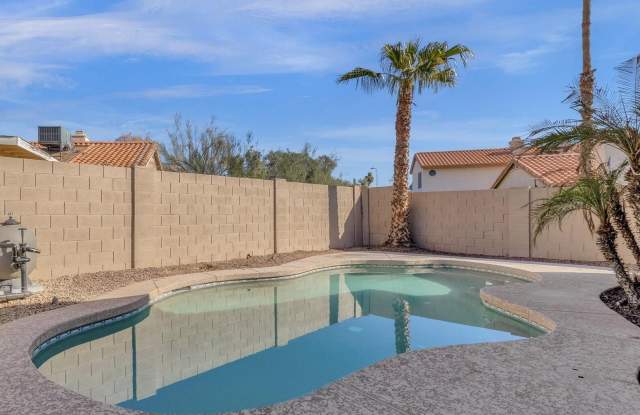 4110 E WOODLAND Drive Gallery 2