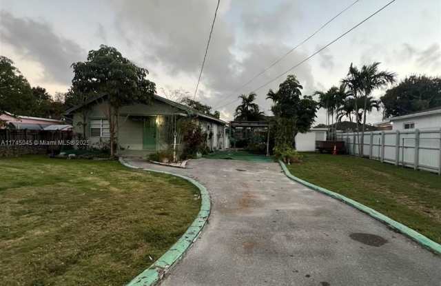 6738 SW 14th St photos photos