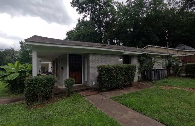 Fully Renovated 2BR Duplex Near University of Memphis | Pet Friendly Gallery 3