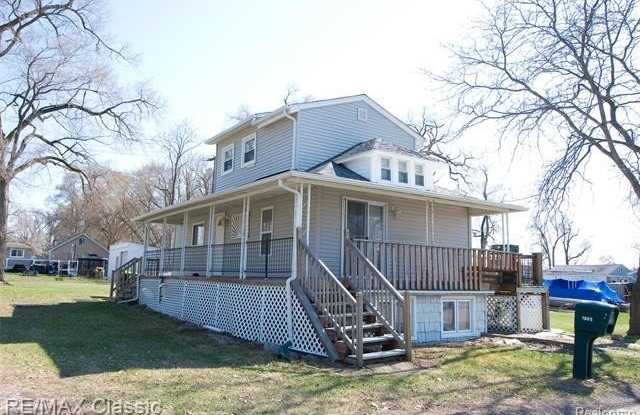 1805 E Lake Drive photos photos