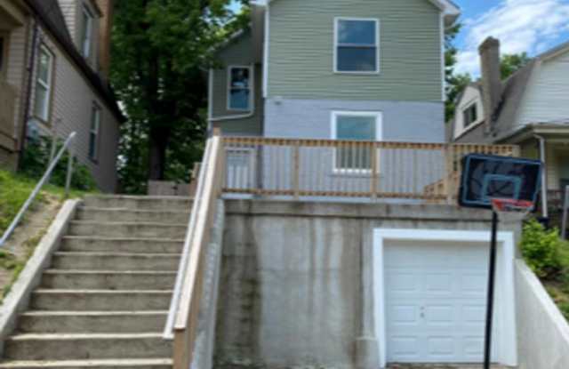 5 Bedroom House Near Xavier Gallery 3