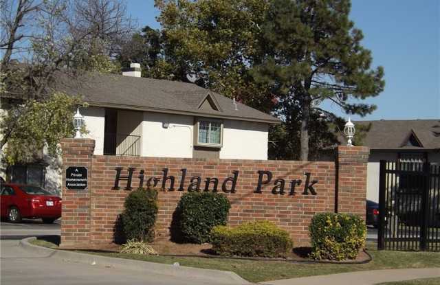 3 bed upstairs condo in Norman, community pool and plenty of parking! photos photos