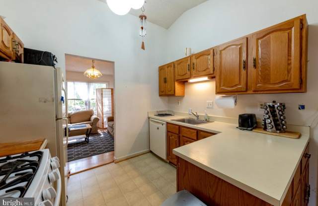 2515 FALLSMERE COURT Gallery 3