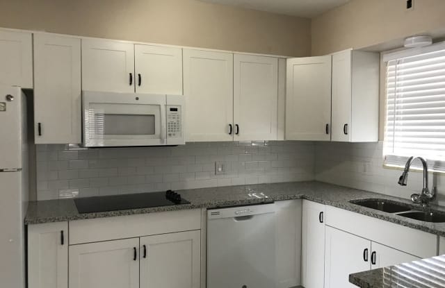 4632 1/2 Central Ave - 4632 1/2 Central Ave, St. Petersburg, FL 33711
