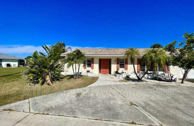 1348 Aqui Esta Dr photos photos