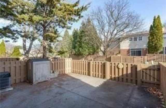 5117 Buckingham Drive Gallery 3