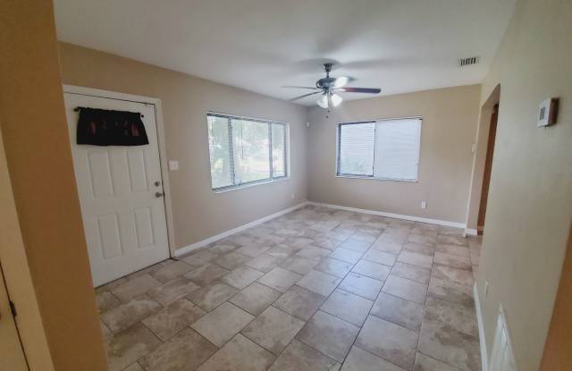 Three Bedroom One bathroom House Gallery 4