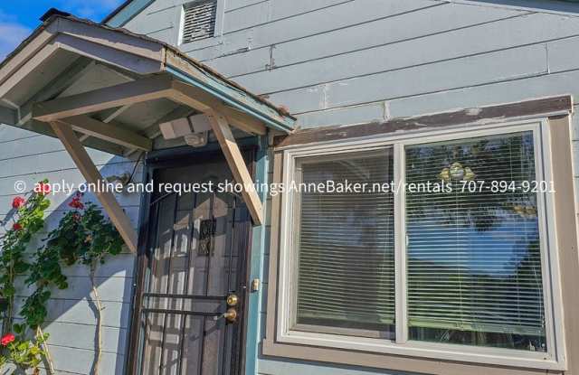 Cute single story 2 bed 1 bath home in Cloverdale photos photos
