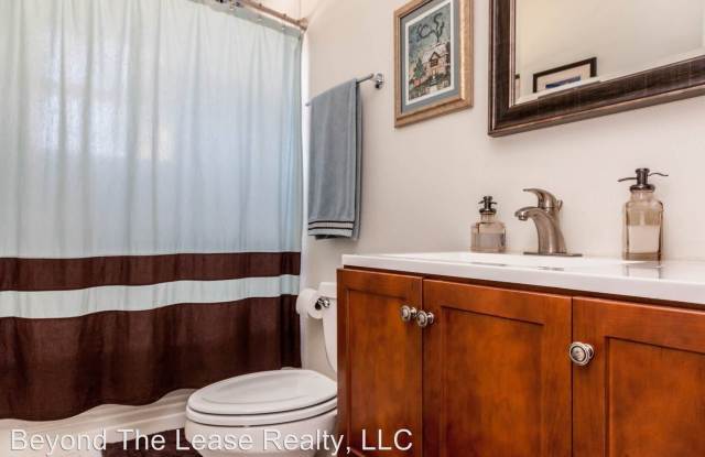3710 Robinson Gallery 4