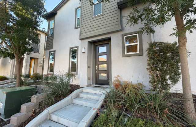 Beautiful 3-Bedroom, 2.5-Bath Home in Elk Grove Community – Tesla Charging & Resort-Style Amenities! Gallery 3