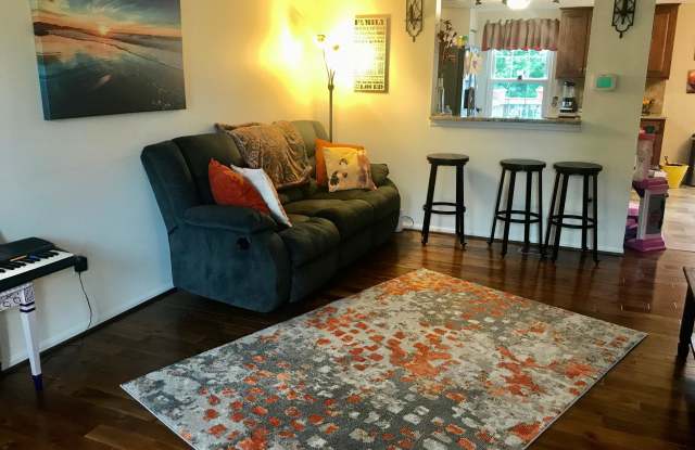1733 CHESTERFIELD SQUARE Gallery 2