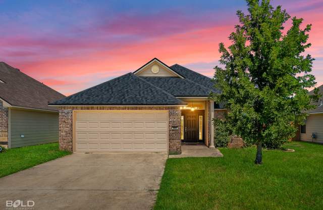 Check Out this 3 bed 2 bath in Legacy !! - 3938 White Lake Drive, Bossier County, LA 71111