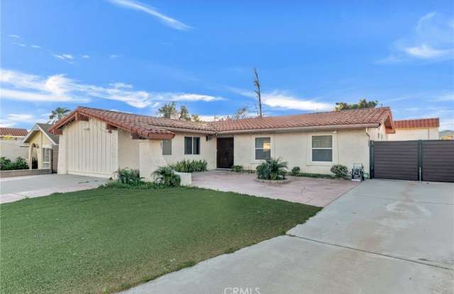 10755 Brookfield photos photos