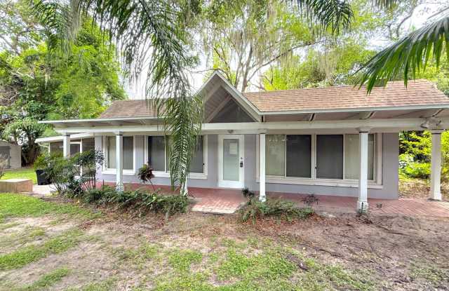 2/2 Home in College Park with lots of character photos photos