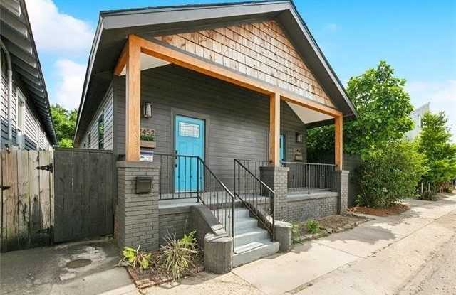 2450 N CLAIBORNE Avenue photos photos
