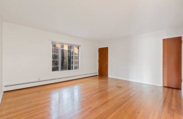 1539 Monroe Gallery 3