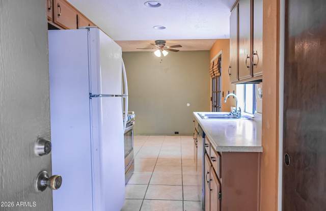 10407 N 11th Place Gallery 2