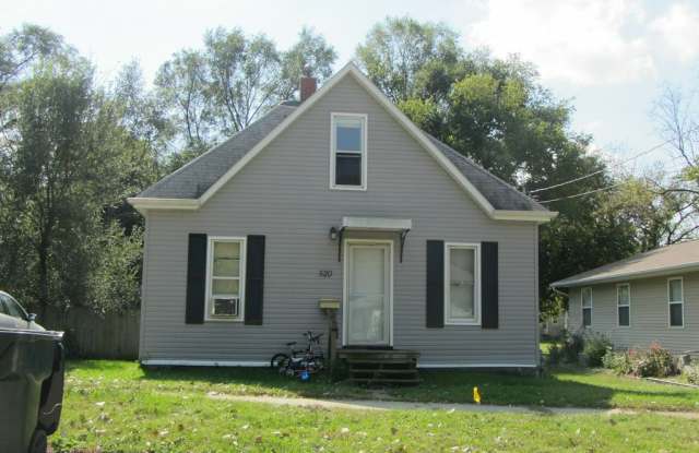 2 BR HOUSE - $825/mo - - 520 Adams Street, Waterloo, IA 50703