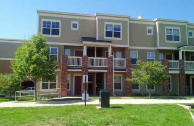 Renovated 2 Bedroom 2.5 Bathroom Condo in Boulder w/ Mountain Views! Available July!! photos photos