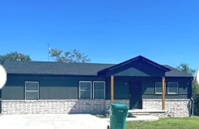 Beautifully fully remodeled 2-bedroom, 2-bath home for lease in Sapulpa. photos photos Beautifully fully remodeled 2-bedroom, 2-bath home for lease in Sapulpa. photos photos