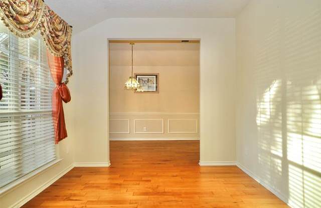 803 Rockefeller Lane Gallery 2