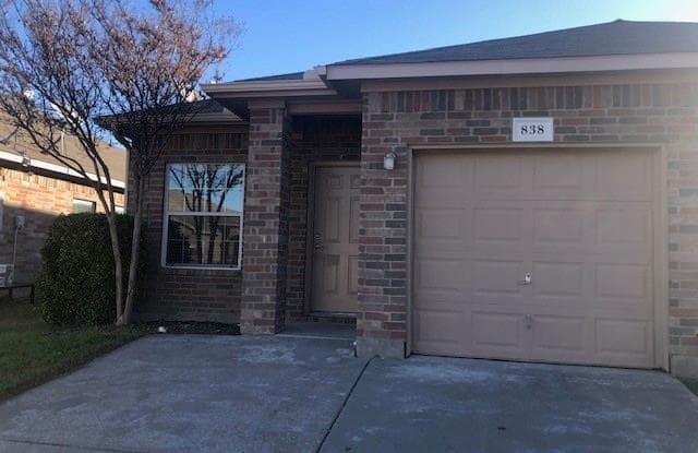 838 Walnut - 838 Walnut Street, Burleson, TX 76028
