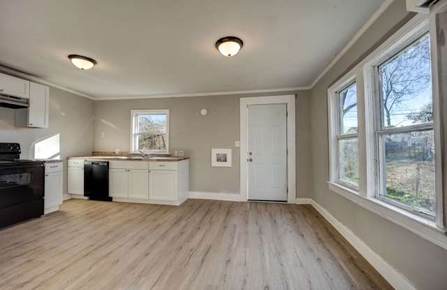 Freshly Updated 2 Bedroom House photos photos