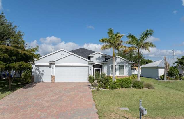 Spacious and Stunning 4 Bedroom / 3 Bathroom PRIVATE POOL HOME in SW Cape photos photos Spacious and Stunning 4 Bedroom / 3 Bathroom PRIVATE POOL HOME in SW Cape photos photos