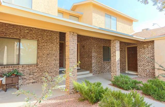 Cozy Townhome off Lee Trevino! photos photos