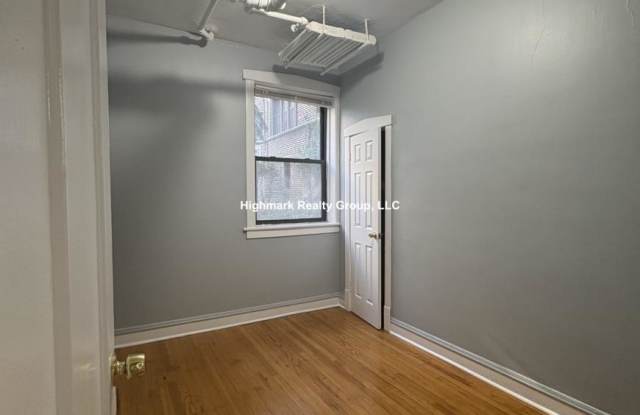 1321 1/2 West Estes Ave. Gallery 4
