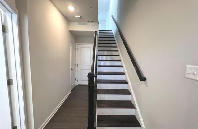 Bright and airy 3bd 3.5bth end of group garage townhome located in Shannon Glen community. Gallery 3