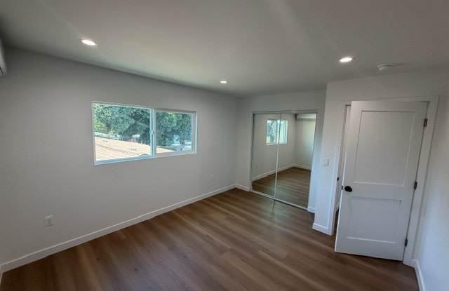 432 W. 50th St. - 430 1/2 Gallery 4